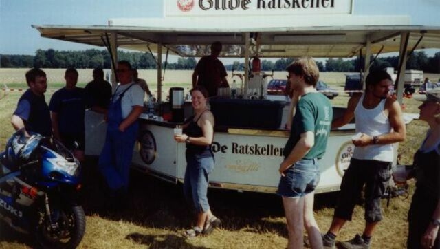Am Samstag vor der Bierbude